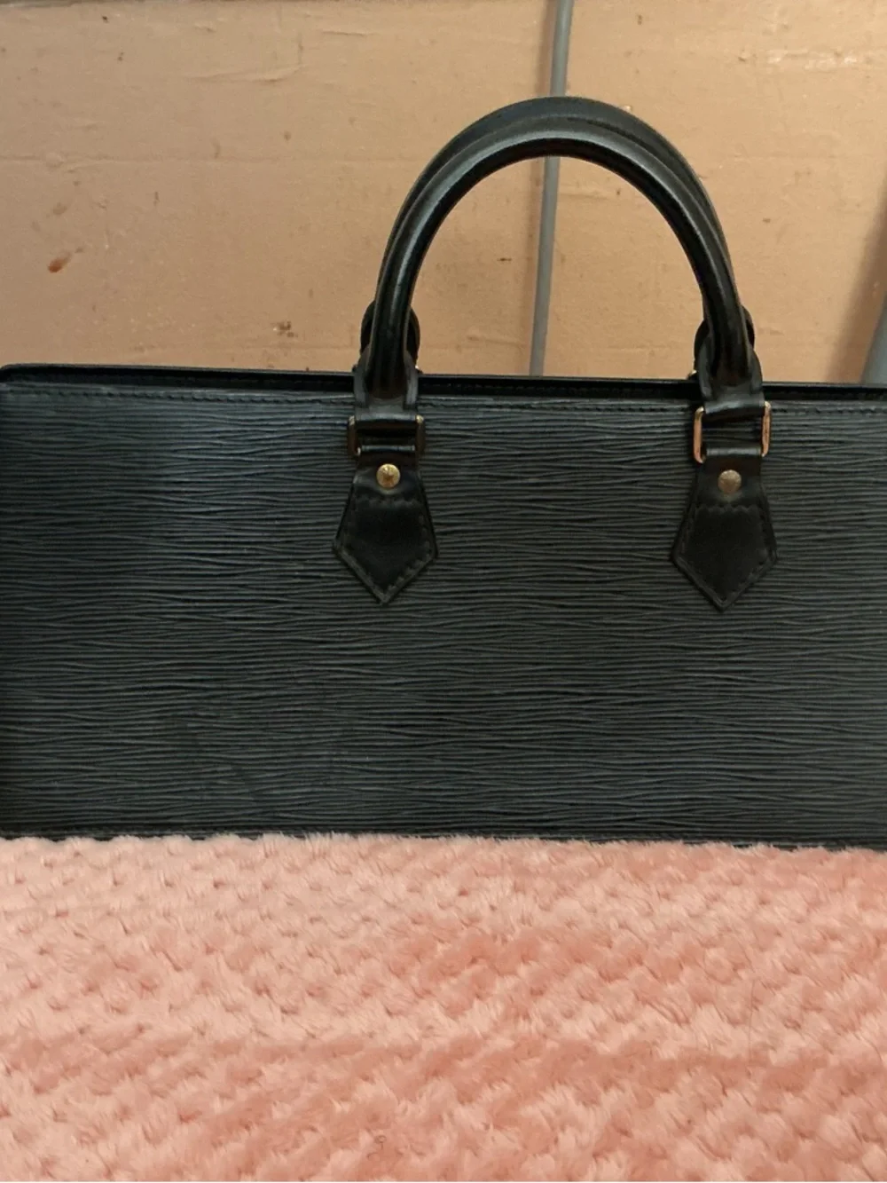 Louis Vuitton Black Epi Leather Shoulder Bag with Gold Hardware - Picture 3 of 9